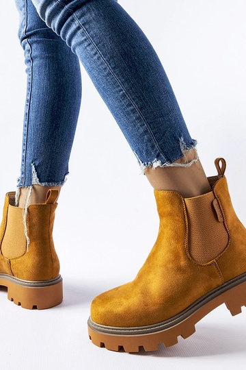 Botas de cano curto marrons...