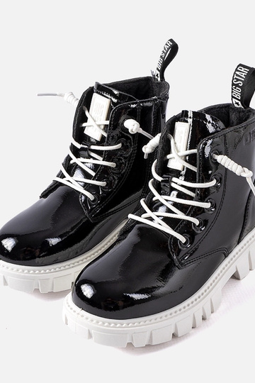 Botins pretos envernizados,... 2