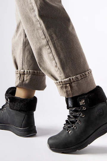 Botas pretas Big Star isoladas MM274488 2