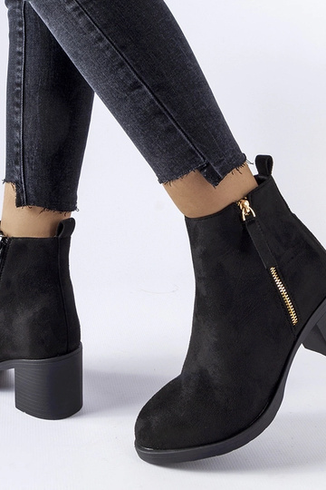 Botas pretas com isolamento... 2