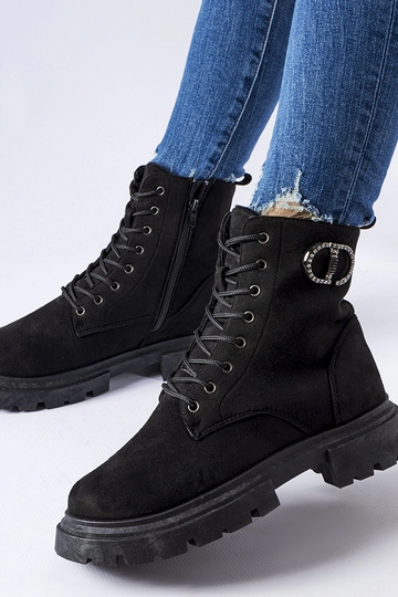 Botas pretas com zircões... 2
