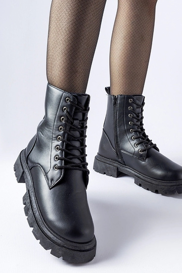 Botas pretas com isolamento...