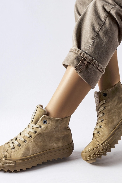 Tênis bege com isolamento Big Star...