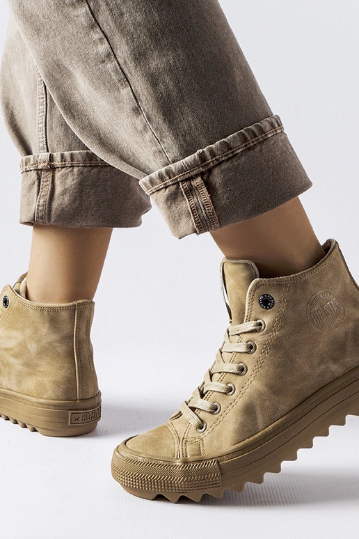 Tênis bege com isolamento Big Star...