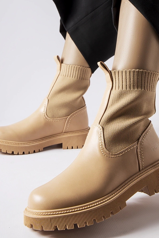 Botas de camurça na cor areia Big...