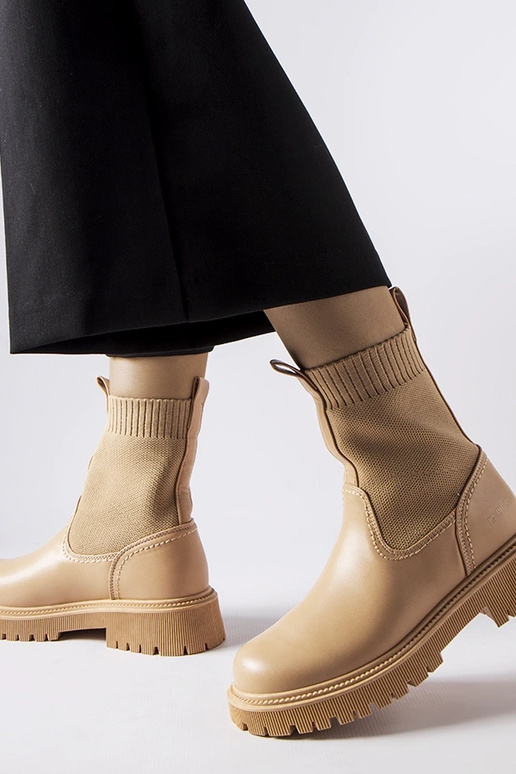 Botas de camurça na cor areia Big...