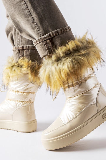Botas de neve isoladas bege MM274380