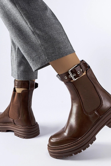 Botins castanhos com fecho... 2