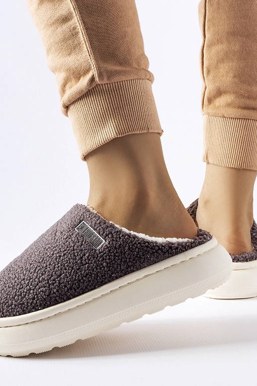 Chinelos de inverno com isolamento...