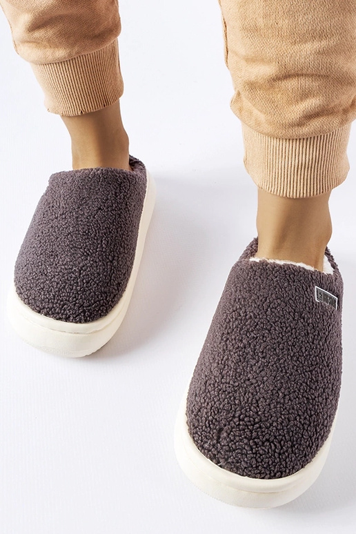 Chinelos de inverno com isolamento...