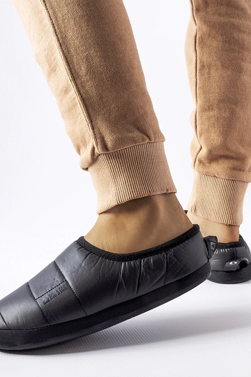 Chinelos pretos com... 2