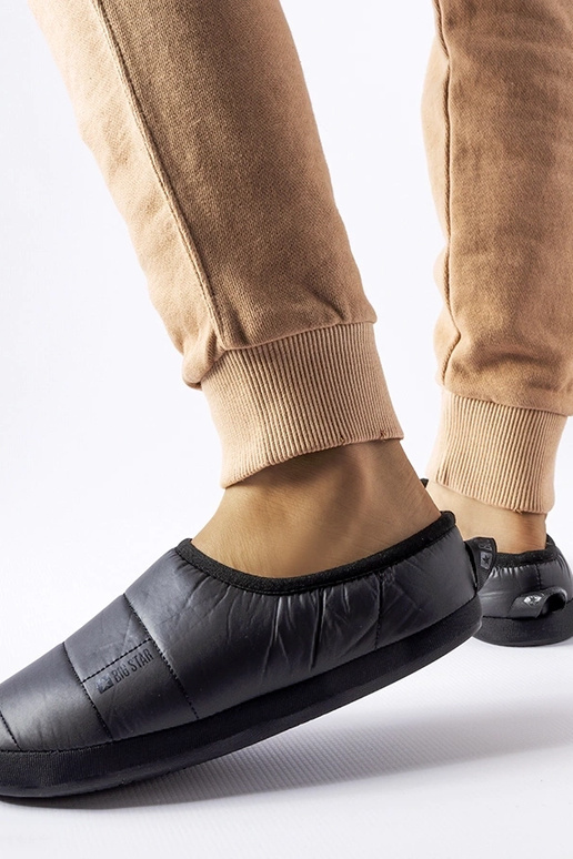 Chinelos pretos com isolamento Big...