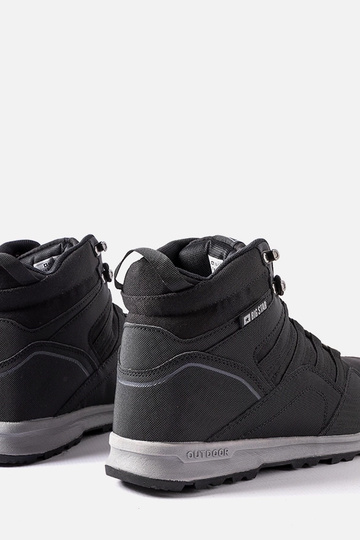 Botas pretas com isolamento... 2