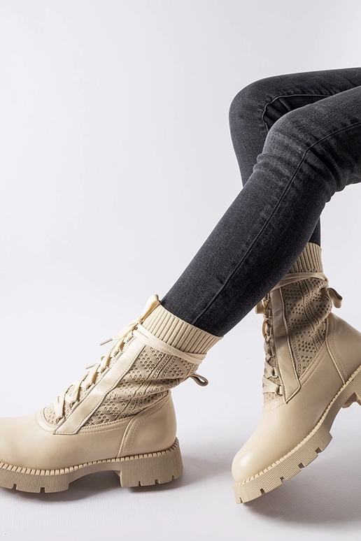 Botas meia bege vazadas Portico