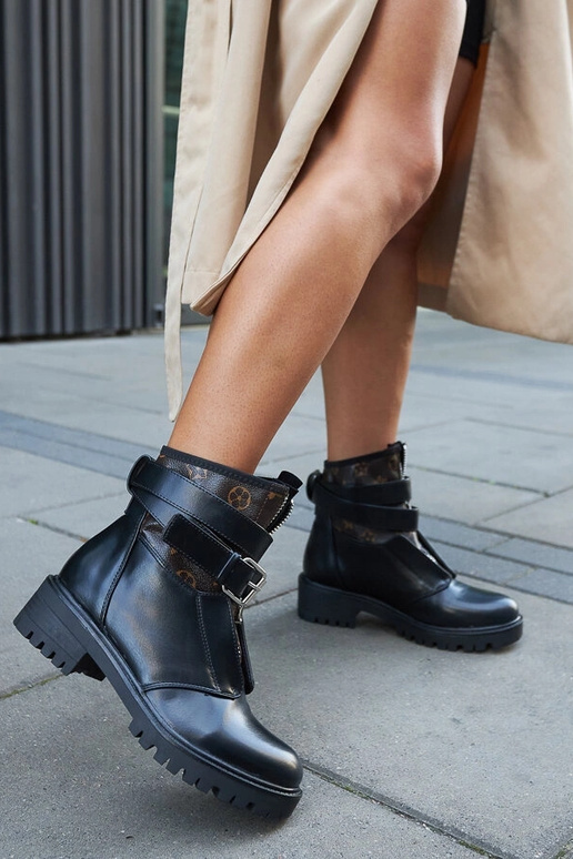 Botins pretos com tira decorativa Domus