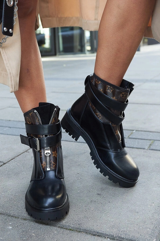 Botins pretos com tira decorativa Domus