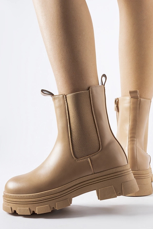 Botins bege na plataforma Placido