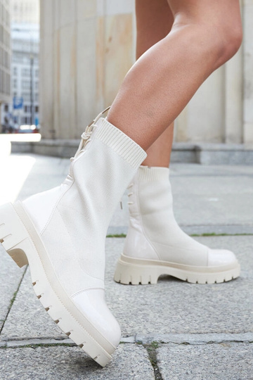 Botas Albertina bege meia-envernizada