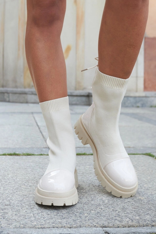 Botas Albertina bege meia-envernizada