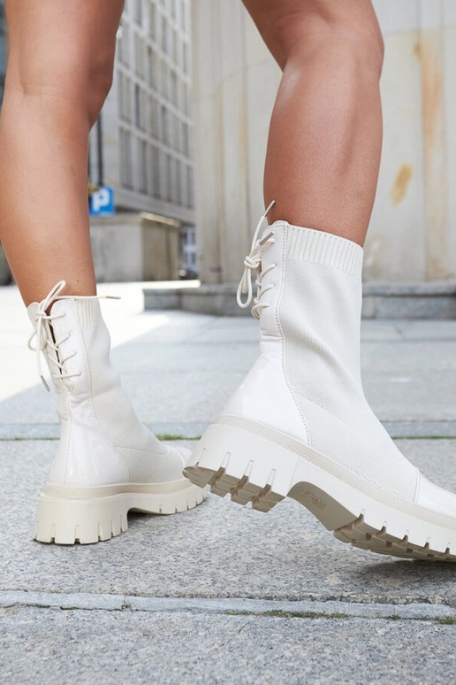 Botas Albertina bege meia-envernizada