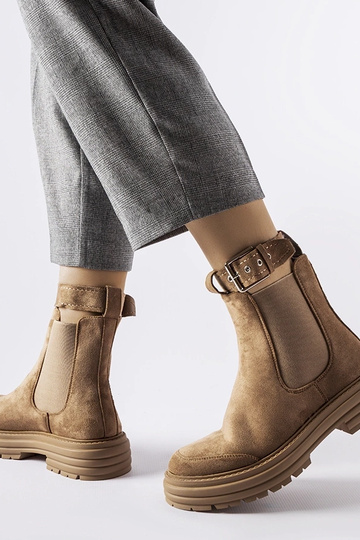 Botins castanhos com fecho... 2