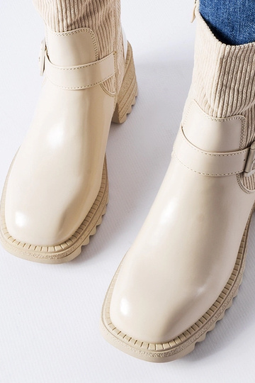 Botins bege com salto grosso da Castelvetrano 2