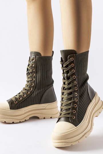 Botins verde escuro sola...