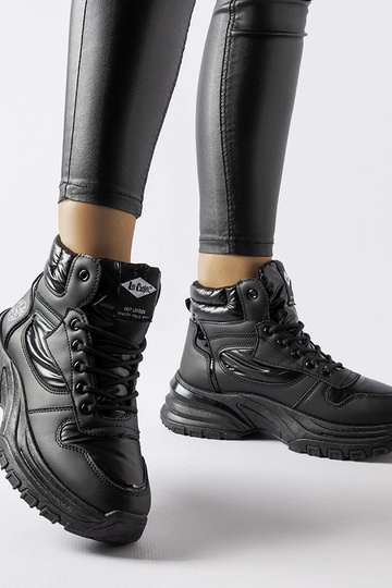 Botas pretas Lee Cooper...