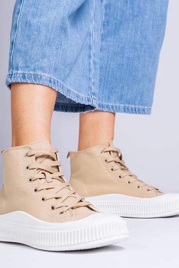 Sapatos altos cor areia com...