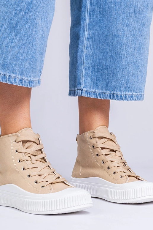 Sapatos altos cor areia com...