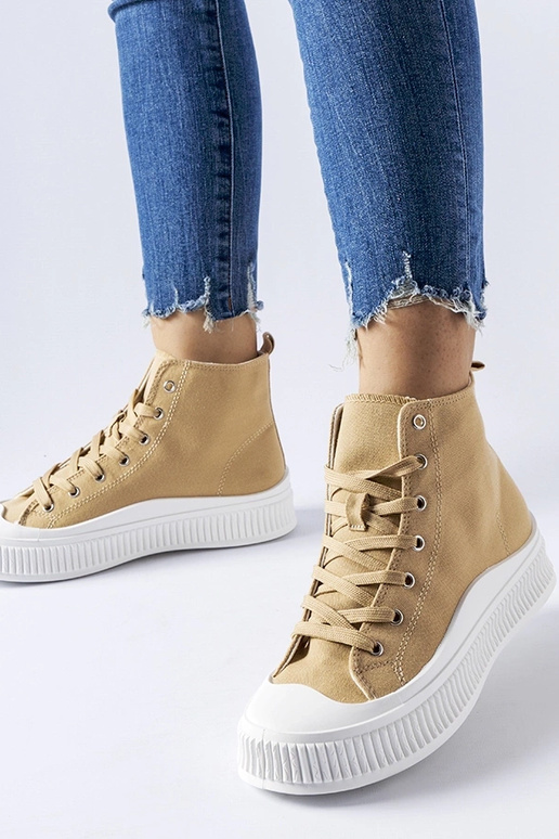 Sapatos altos cor areia com...