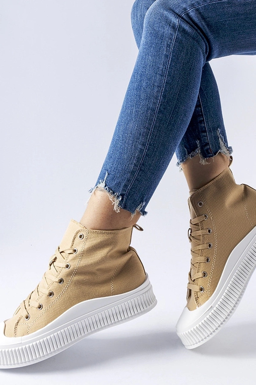 Sapatos altos cor areia com...