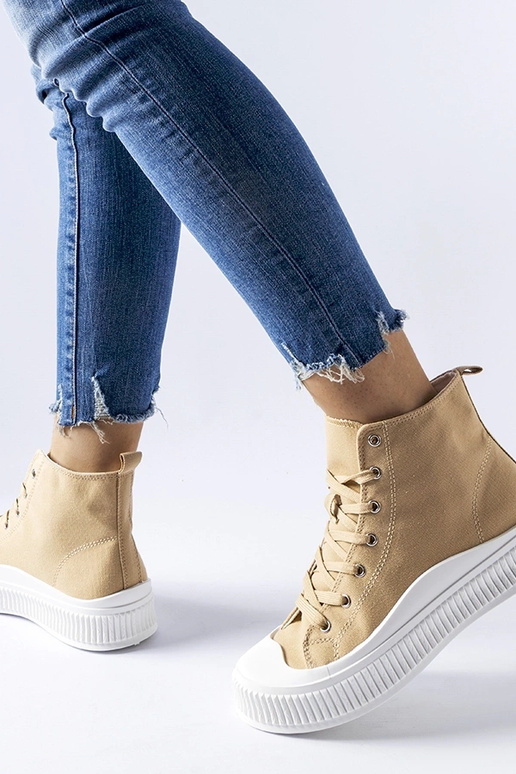 Sapatos altos cor areia com...