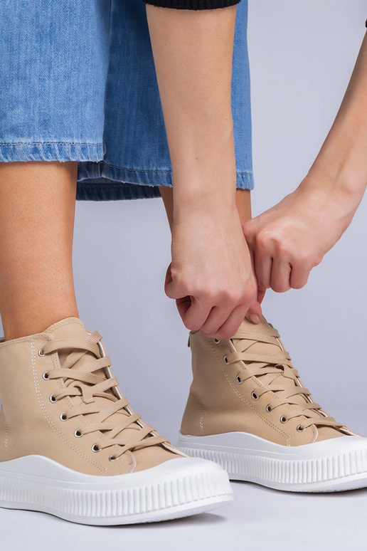 Sapatos altos cor areia com...