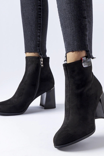 Botins elegantes pretos com...