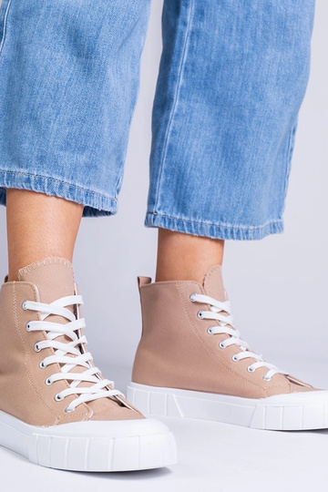 Sapatos marrons acima do...