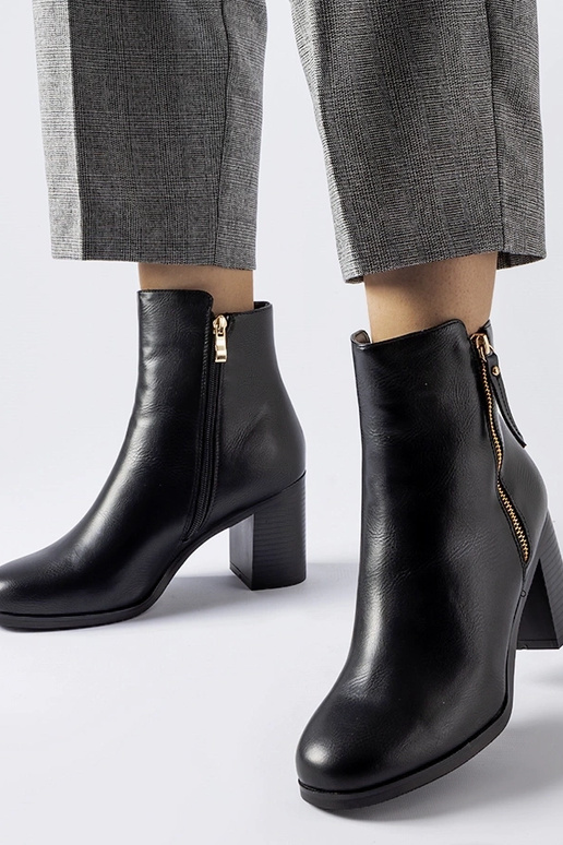 Botas clássicas pretas com isolamento...