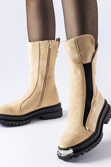 Botins isolados bege com...