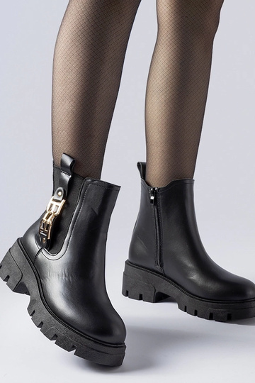 Botins robustos pretos com...