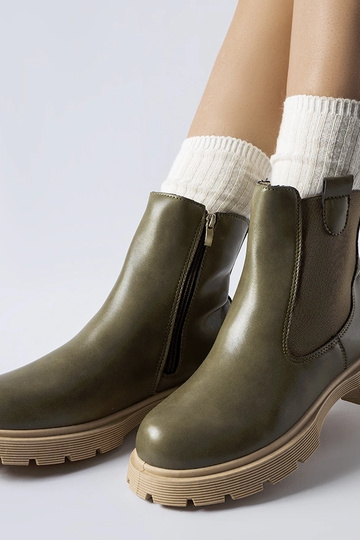 Botins verdes com sola bege... 2