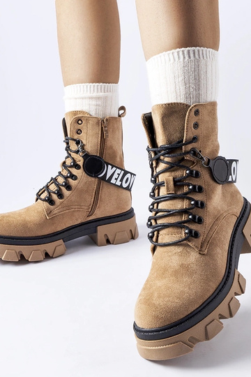 Botins bege com tiras... 2