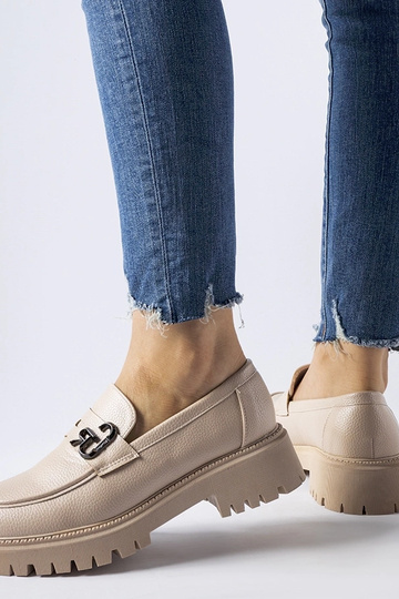 Mocassim clássico bege com fivela Francesca 2
