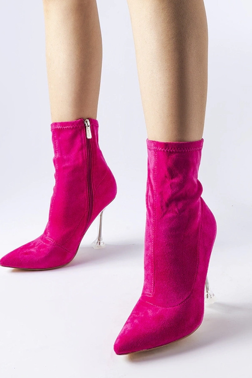 Botins rosa com salto decorativo...