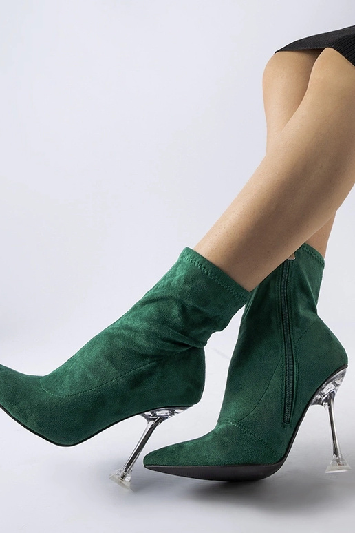 botas em tom verde com salto...