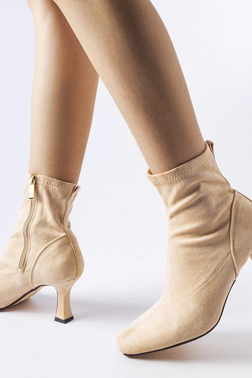 Botins bege salto baixo... 2