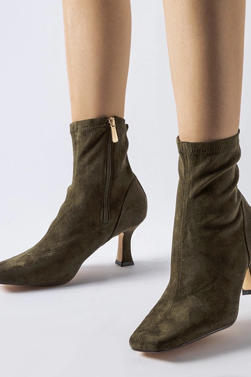 Botins verdes de salto...