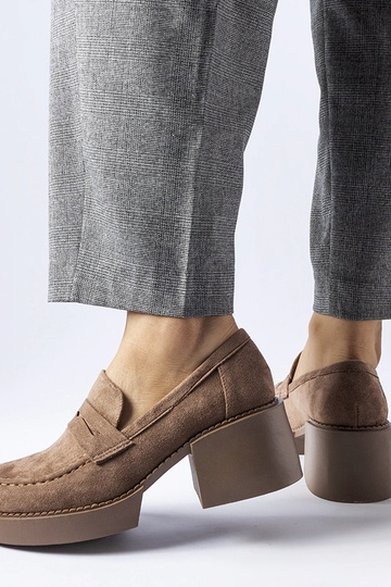 Mocassins marrons no bloco... 2