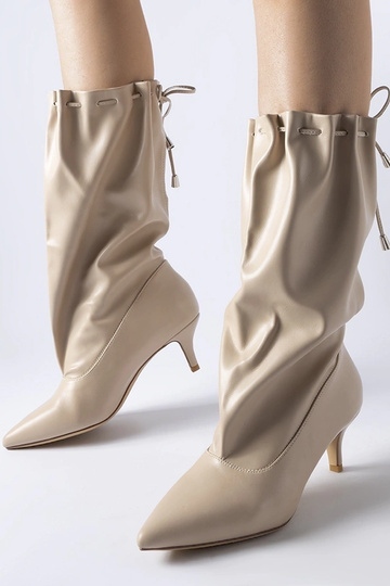 Botas bege com salto baixo Deserres