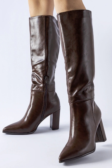 Botas marrons escuras de... 2