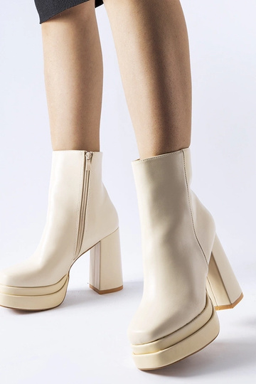 Bota plataforma bege salto...